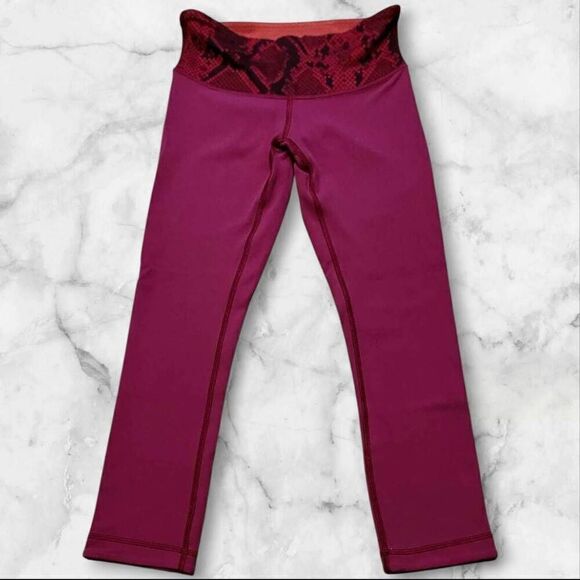 Lululemon Size 2 Wunder Under Reversible 23" - Picture 1 of 2